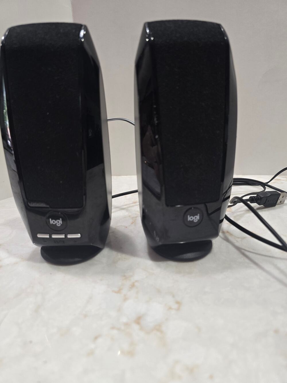 Logitech S150 Stereo Computer Speakers Compact Portable Universal Compatibility